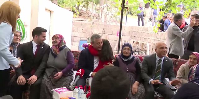 Özgür Özel’den Kayseri’de Tarihi Müjde: "Ev Kadınlarına Emeklilik ve Her Mahalleye Kreş Geliyor"