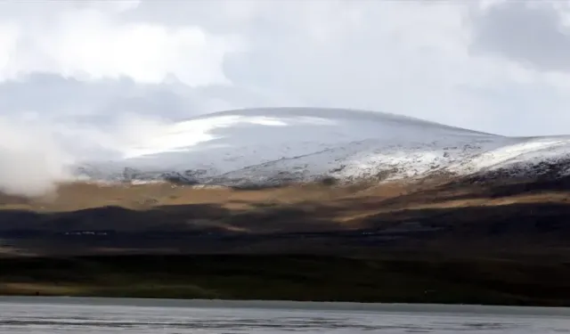 Kar yüzünü Ardahan, Ağrı ve Kars'ın dağlarında gösterdi