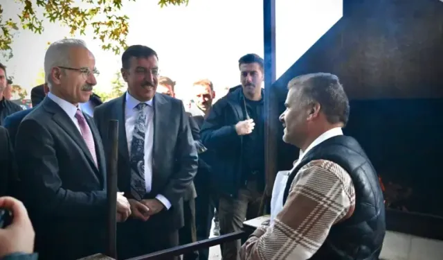 Bakan Uraloğlu, Malatya'da depremden etkilenen esnaf ve vatandaşları ziyaret etti