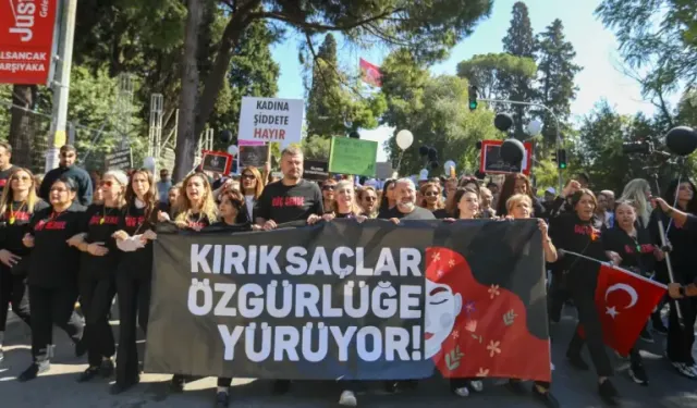 “Kırık Saçlar Özgürlüğe Yürüyor” beşinci adım: Buca'da