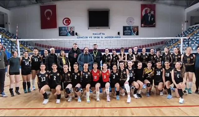 CHP Malatya İl Başkanı Yıldız, genç kadın voleybolcular ile bir araya geldi