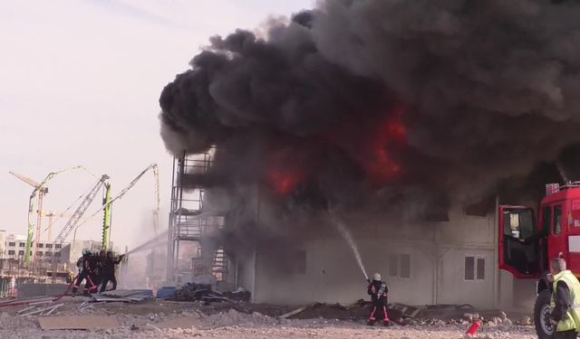 Malatya'da inşaat şantiyesinde işçilerin konakladığı konteynerde yangın çıktı