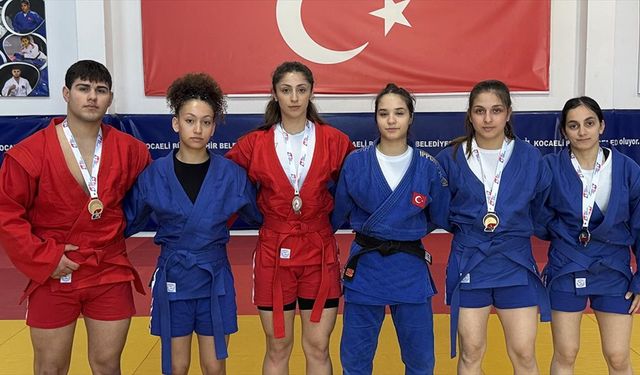 Judocu gençlerin yıldızı Rus savunma sporu "sambo"da da parladı