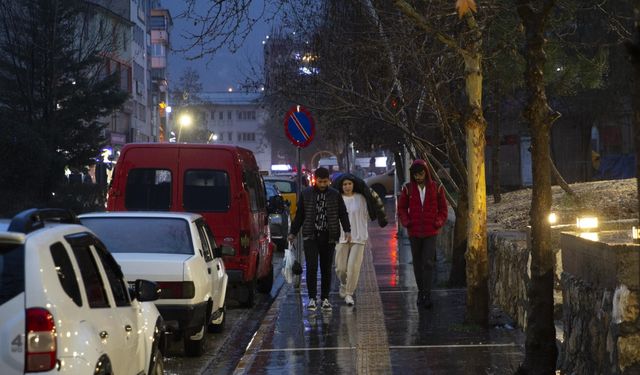 Elazığ ve Tunceli çevreleri için gök gürültülü sağanak uyarısı