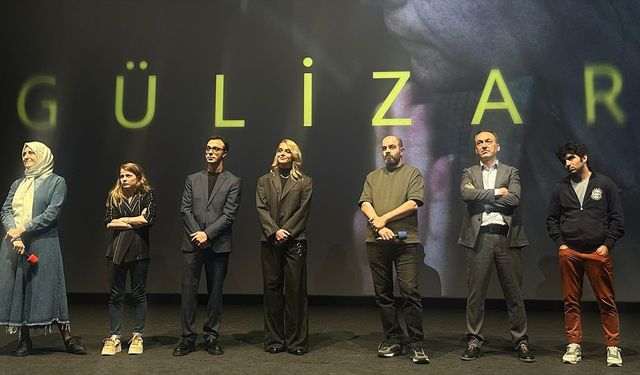 "Gülizar" filminin oyuncularla birlikte özel gösterimi Beyoğlu'nda yapıldı