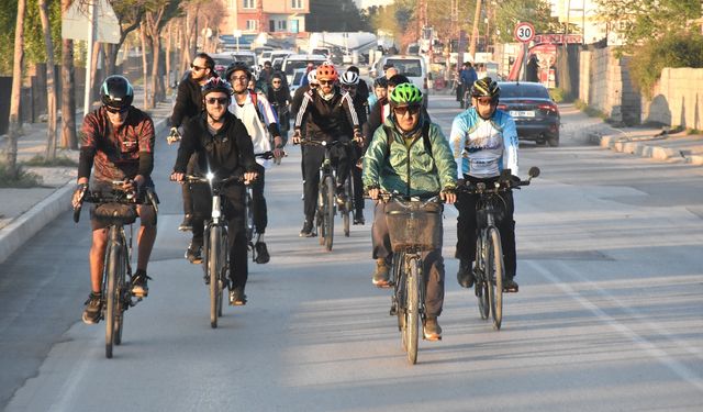 Van'da öğretmenler 3 yıldır sağlıklı yaşam için pedal çeviriyor