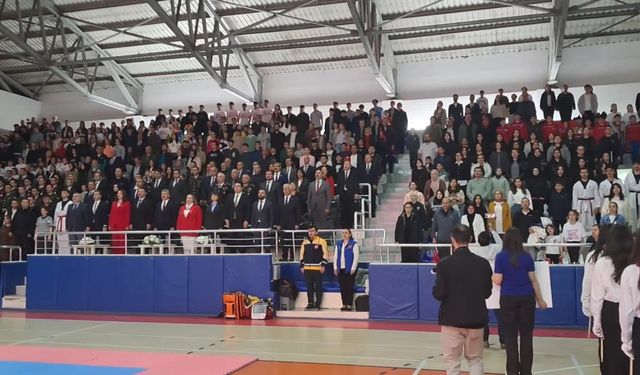 19 Mayıs Atatürk'ü Anma, Gençlik ve Spor Bayramı Artvin'de kutlandı