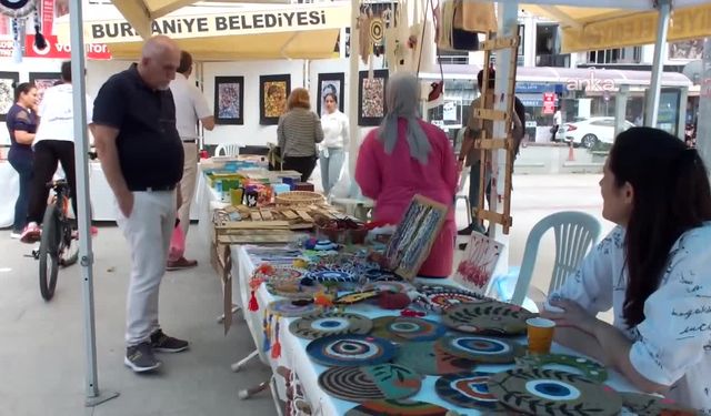 Burhaniye'de özel öğrencilerden el sanatları ve resim sergisi