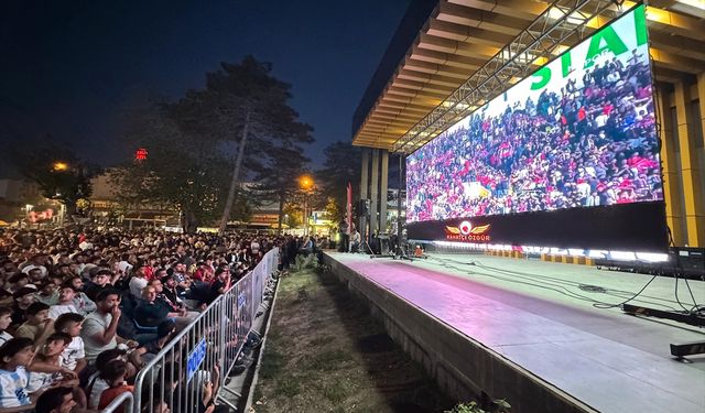 Artı Değer Vanspor'un, Trendyol 1. Lig'e yükselmesi Van'da coşkuyla kutlanıyor