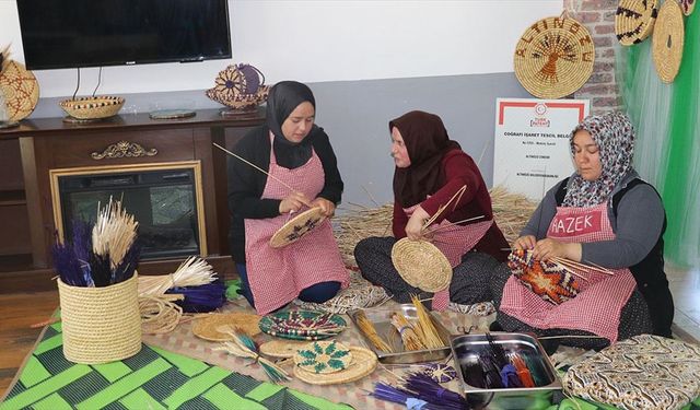 Buğday saplarıyla yapılan tescilli sanat, kurslarla gelecek kuşaklara aktarılıyor