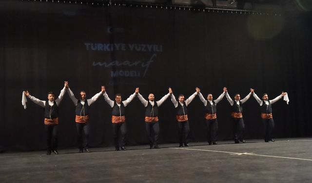 Erzurum Maarif Orkestrası ve Halk Dansları Topluluğu, sanatseverlerle buluştu