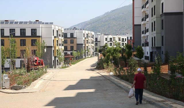 İskenderun'da depremde evini kaybedenler Kurban Bayramı'na yeni yuvalarında girdi