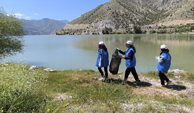 "Sakin Kent" Uzundere'de Dünya Çevre Günü'nde temizlik yapıldı