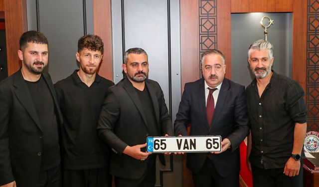 Van Emniyet Müdürü Mutlu'dan 1. Lig'e yükselen Vanspor'a anlamlı hediye