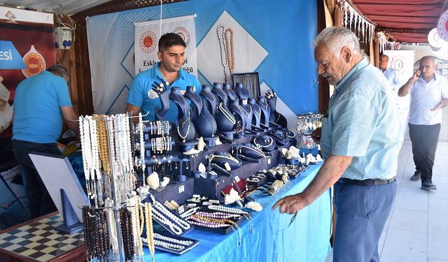 Van’da "İşyurtları Ürün ve El Sanatları Fuarı" devam ediyor