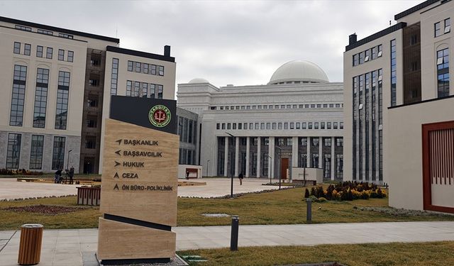 Yargıtay, evinin çevresinde dolaştığı kadına çiçek gönderen kişiye "cinsel taciz"den verilen cezayı bozdu