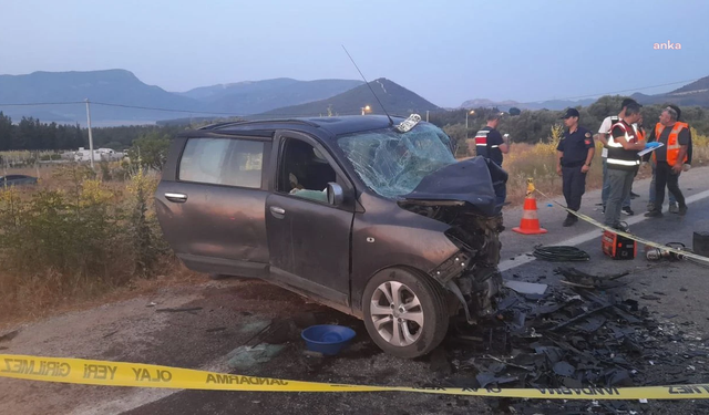 İzmir'de üç aracın karıştığı zincirleme trafik kazasında beş kişi yaşamını yitirdi