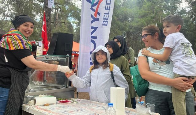Uluslararası Antalya Yörük Türkmen Festivali'nde Konyaaltı çadırına yoğun ilgi