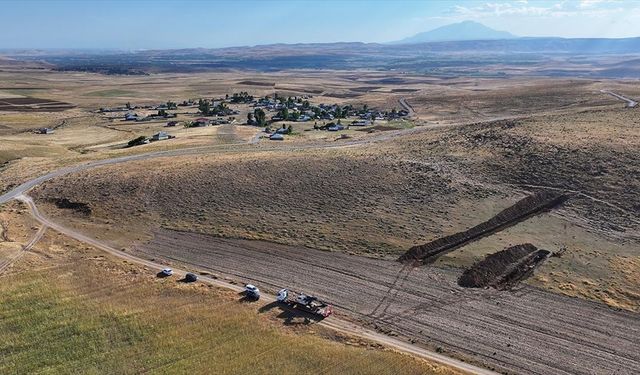 Akademisyenler kazı çalışmalarıyla Van'da deprem üretme potansiyeli olan Erciş fayını araştırıyor