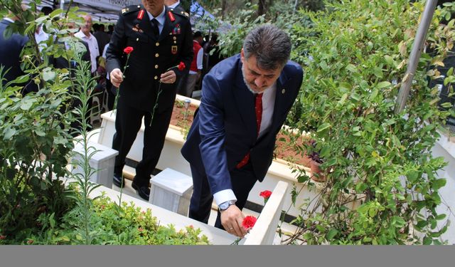 Gaziantep ve çevre illerde 15 Temmuz dolayısıyla şehitlikler ziyaret edildi
