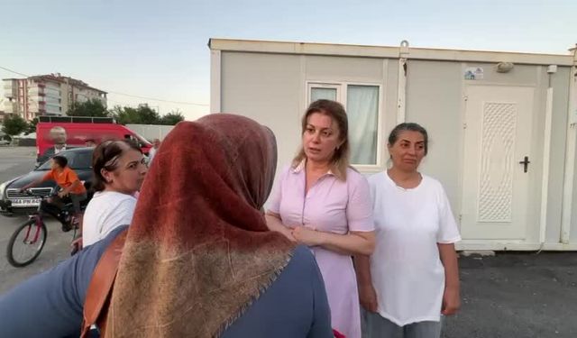 CHP Kadın Kolları Genel Başkanı Asu Kaya, Malatya'da depremzede kadınları ziyaret etti
