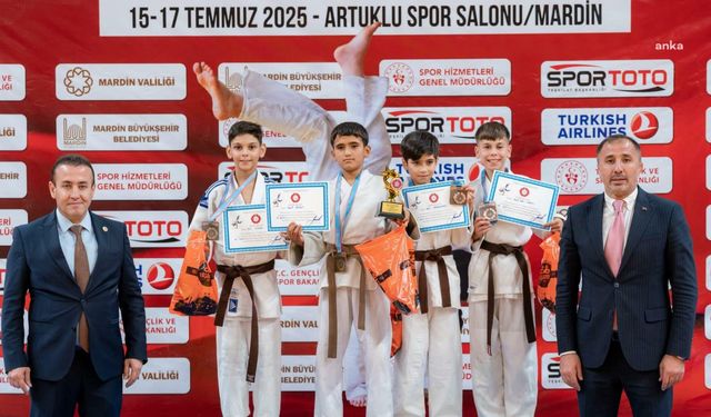 Karşıyakalı sporcular milli formayı giymeye hak kazandı