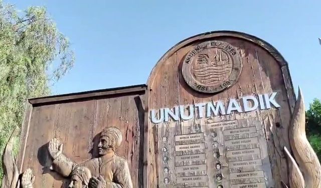 Madımak Katliamı'nda yaşamını yitiren aydınlar Mersin'de semahlarla anıldı