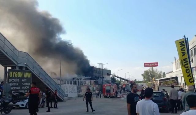 Malatya’da inşaat malzemeleri satılan iş yerinde yangın 