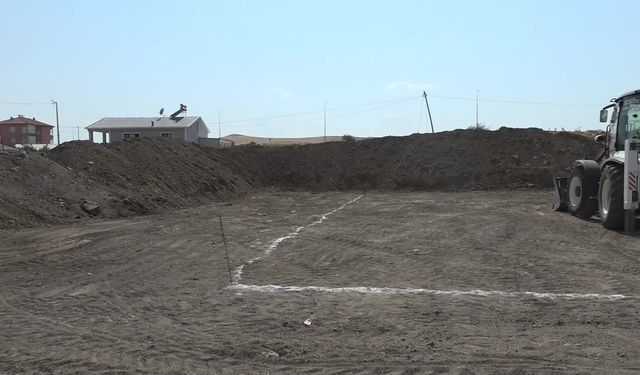 Malatyalı gençlerin Cenevre’de başlattığı projeyle Arguvan’a etüt merkezi temeli atıldı: “Kardeşlik toprağına tohum ekiyorlar”