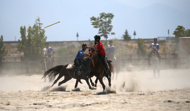 Ata sporu cirit Malazgirt Zaferi kutlamalarına renk kattı