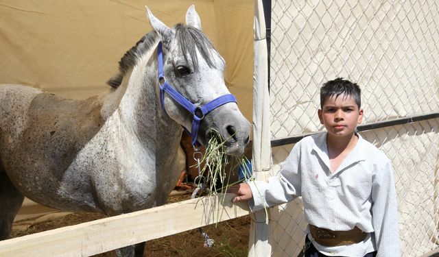 Genç sporcu Şahan Emir, at üstündeki başarısıyla göz dolduruyor