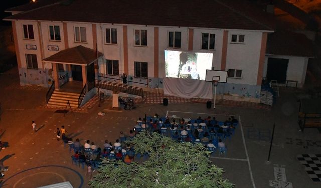 "Hazal" filminde oynayan akrabalarını 46 yıl sonra beyaz perdede izlediler