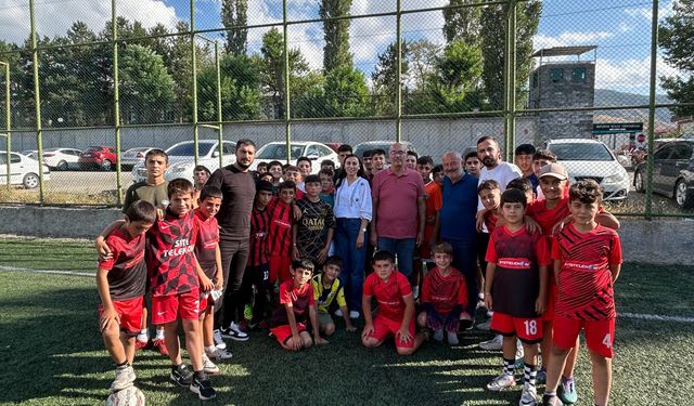 Kağızman Halk Eğitim Merkezi'nden altyapı sporcularına malzeme desteği