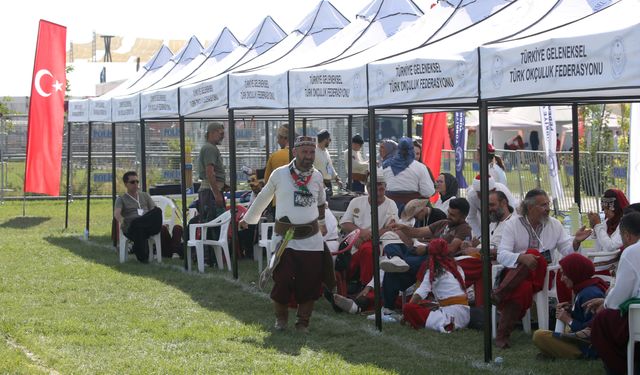 Malazgirt'te 217 sporcu, Sultan Alparslan'ın anısına ok attı
