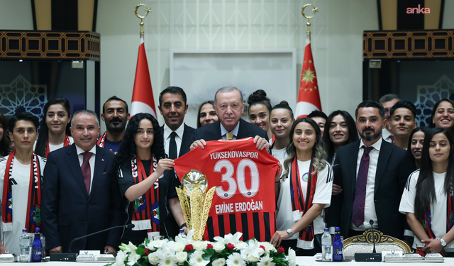 Cumhurbaşkanı Erdoğan, Yüksekovaspor Kadın Futbol Takımı'nı kabul etti