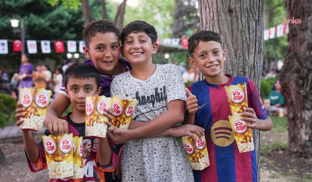 Keçiören Belediyesi’nin "Bir Yaz Akşamı Sineması ve Sokak Lezzetleri" programı devam ediyor 