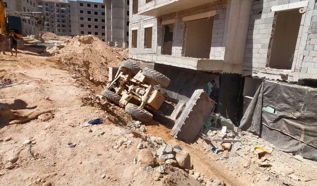 Malatya TOKİ şantiyesinde iş makinesi devrildi, operatör hayatını kaybetti