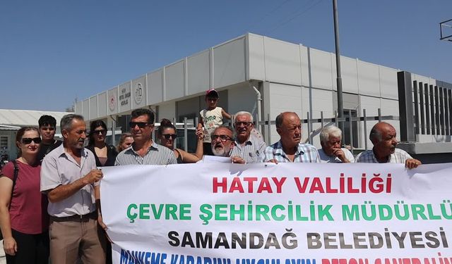Samandağ’da mahkeme kararına rağmen faal olan beton santrali Çevre ve Şehircilik İl Müdürlüğü önünde protesto edildi