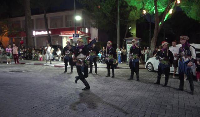 Soma'da 30 Ağustos Zafer Bayramı fener alayı ve konserle kutlandı