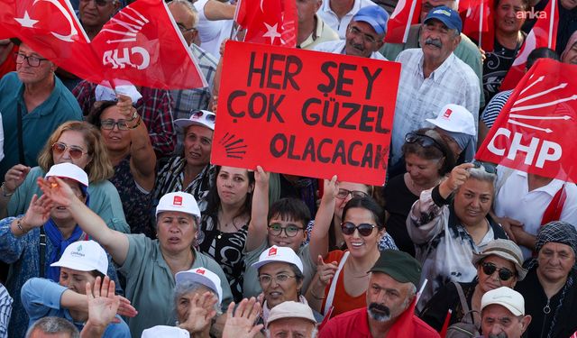 Sivas Cumhuriyet meydanında binlerce kişi "İmamoğlu'na Özgürlük" dedi