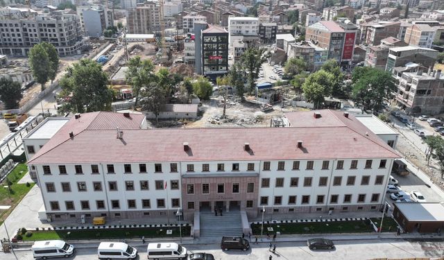 Malatya'da ağır hasar alan Valilik binası yeniden inşa edildi