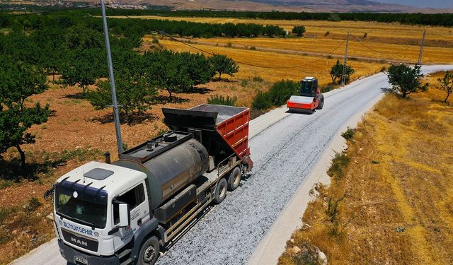 Malatya Büyükşehir, Akçadağ ve Darende’de Yollarını Yeniledi