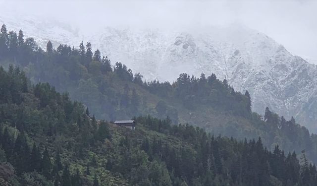 Rize’nin yüksek yaylaları kara teslim oldu