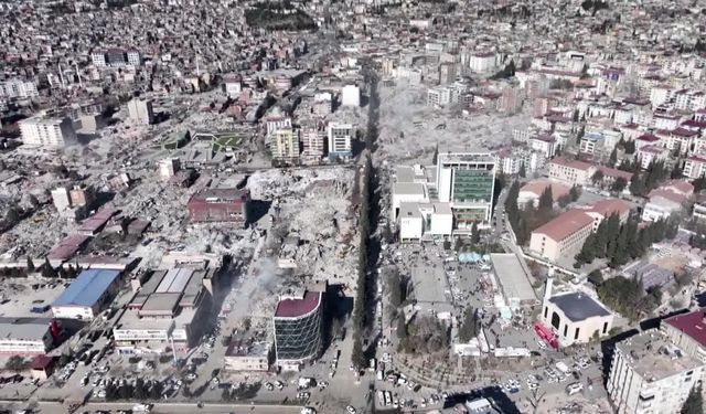 Depremde yıkılan Hacı Ömer Apartmanı davasında belediye başkan yardımcısı dahil 10 kişi yargılanacak