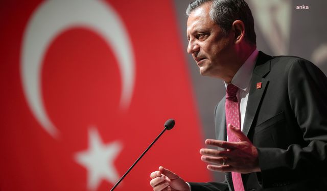 Özgür Özel'den Bakan Yerlikaya'ya: "İl Başkanlığımızı ablukaya almak haneye tecavüzdür, derhal evimizin önünden çekilin"