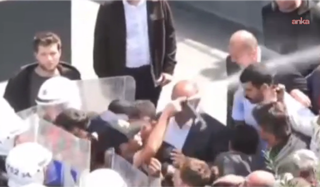 Ali Gökçek: CHP İstanbul İl Başkanlığı önünde yakın mesafeden 'biber gazı' kullanıldı