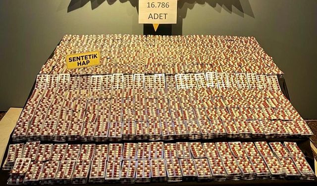 Malatya’da durdurulan araçta 16 bin 786 sentetik ecza hap ele geçirildi