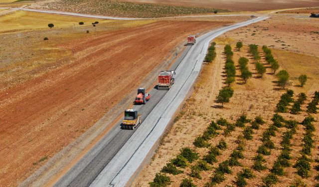 Malatya Büyükşehir Belediyesi İlçelerde Yol Çalışmalarını Sürdürüyor