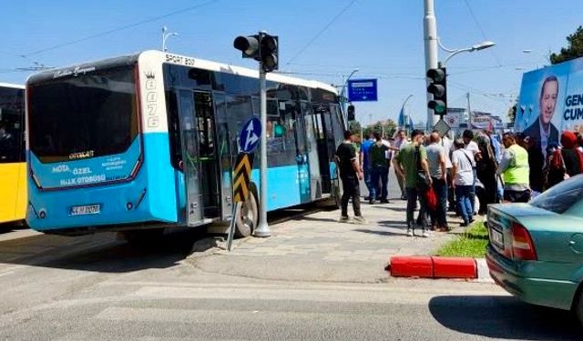 MAŞTİ kavşağında kaza, otomobil ile otobüs çarpıştı