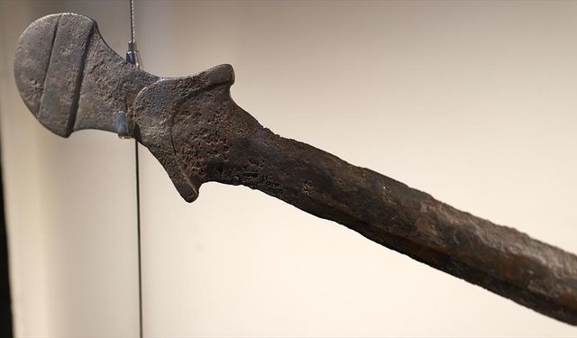 Arslantepe Höyüğü’nde Gün Yüzüne Çıkan 5 Bin 500 Yıllık Kılıçlar Tarihe Işık Tutuyor